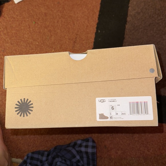 UGG NEUMEL II - Picture 2 of 2